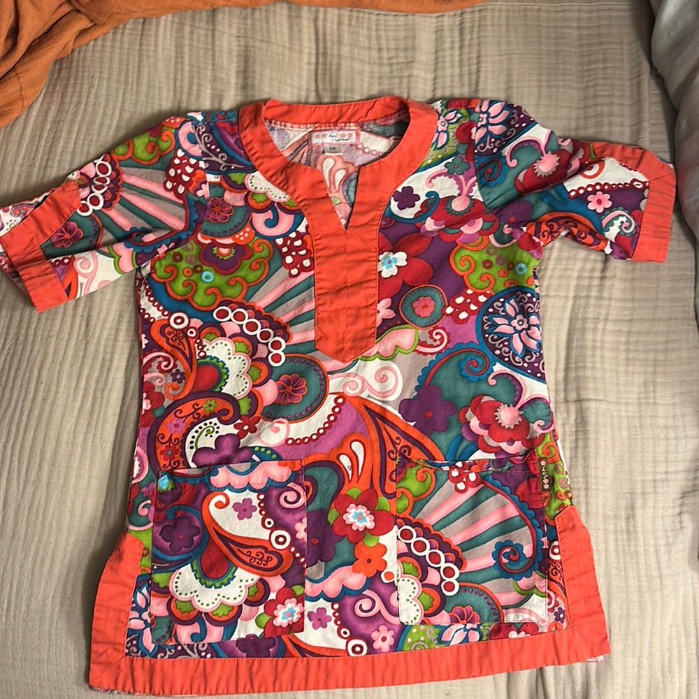 Koi scrub top. Multicolor. Size XS